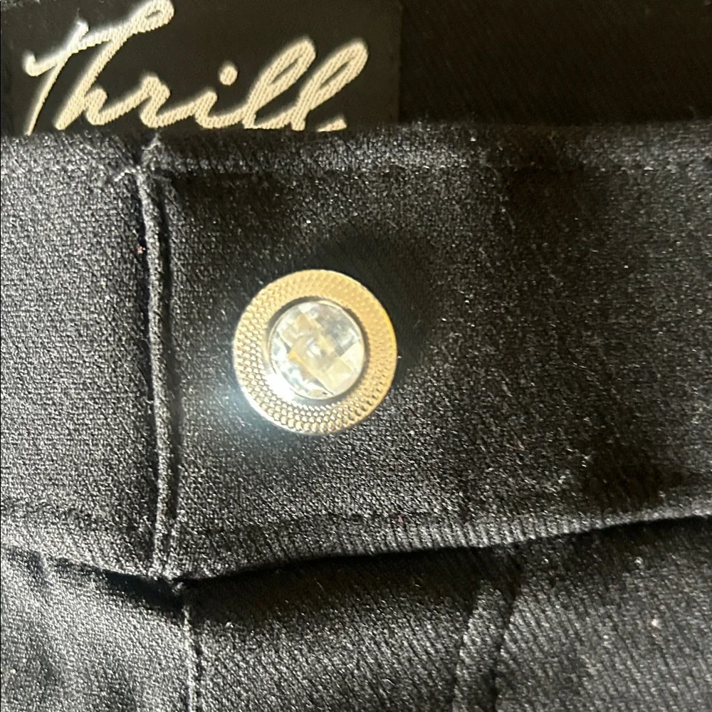 Thrill Black Women's Cargo Shorts w/ faux front pockets. - Picture 8 of 9